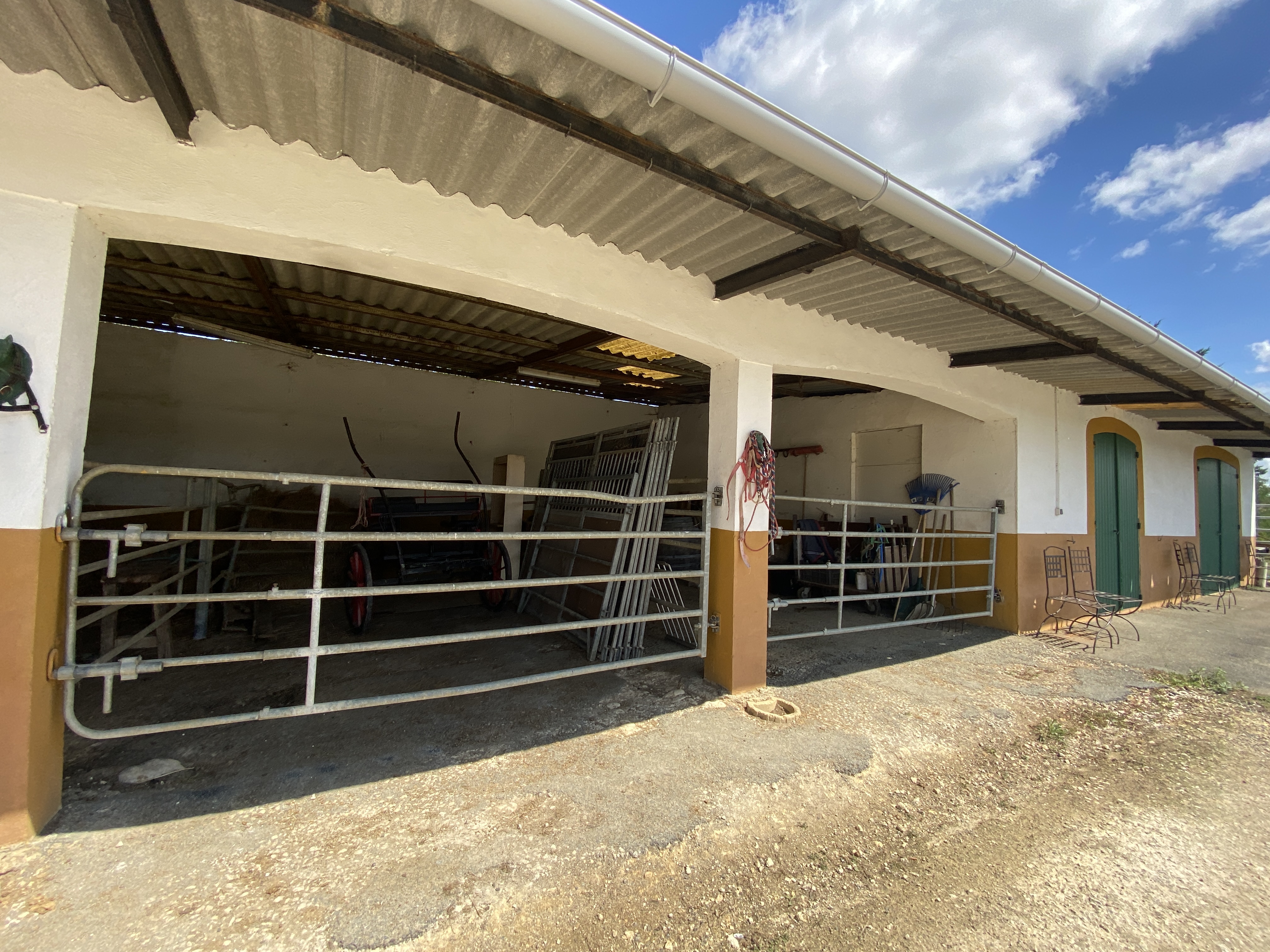 8ha avec écuries! à Saint-Mayme-de-Péreyrol