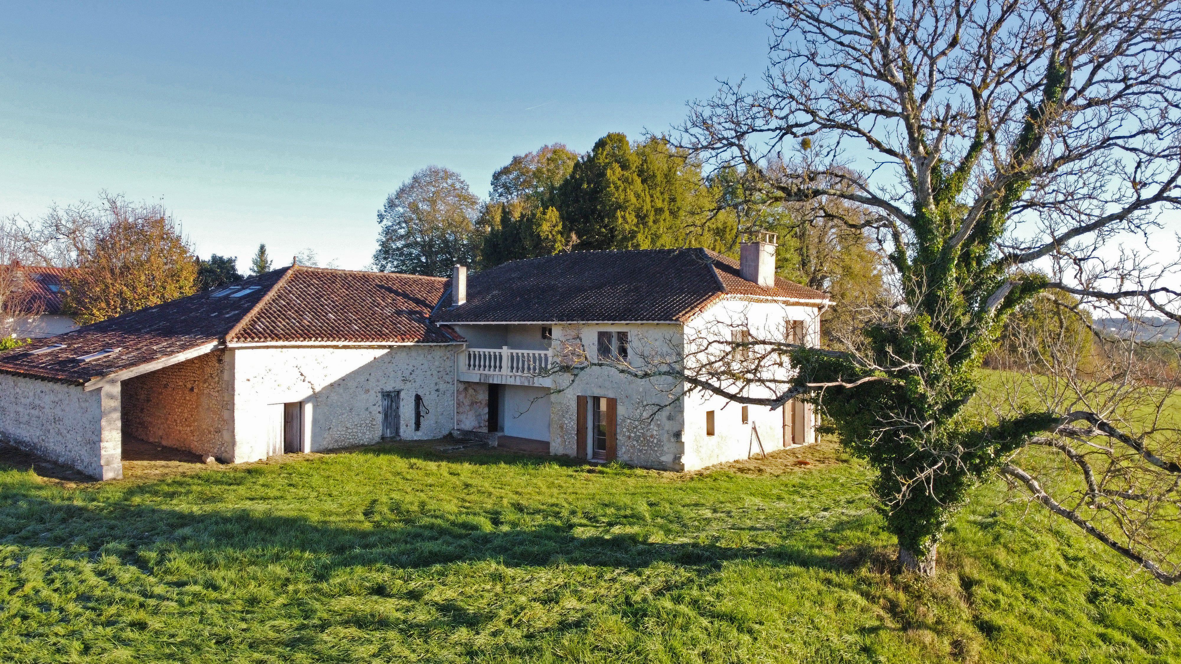 À rénover proche Périgueux à Sanilhac
