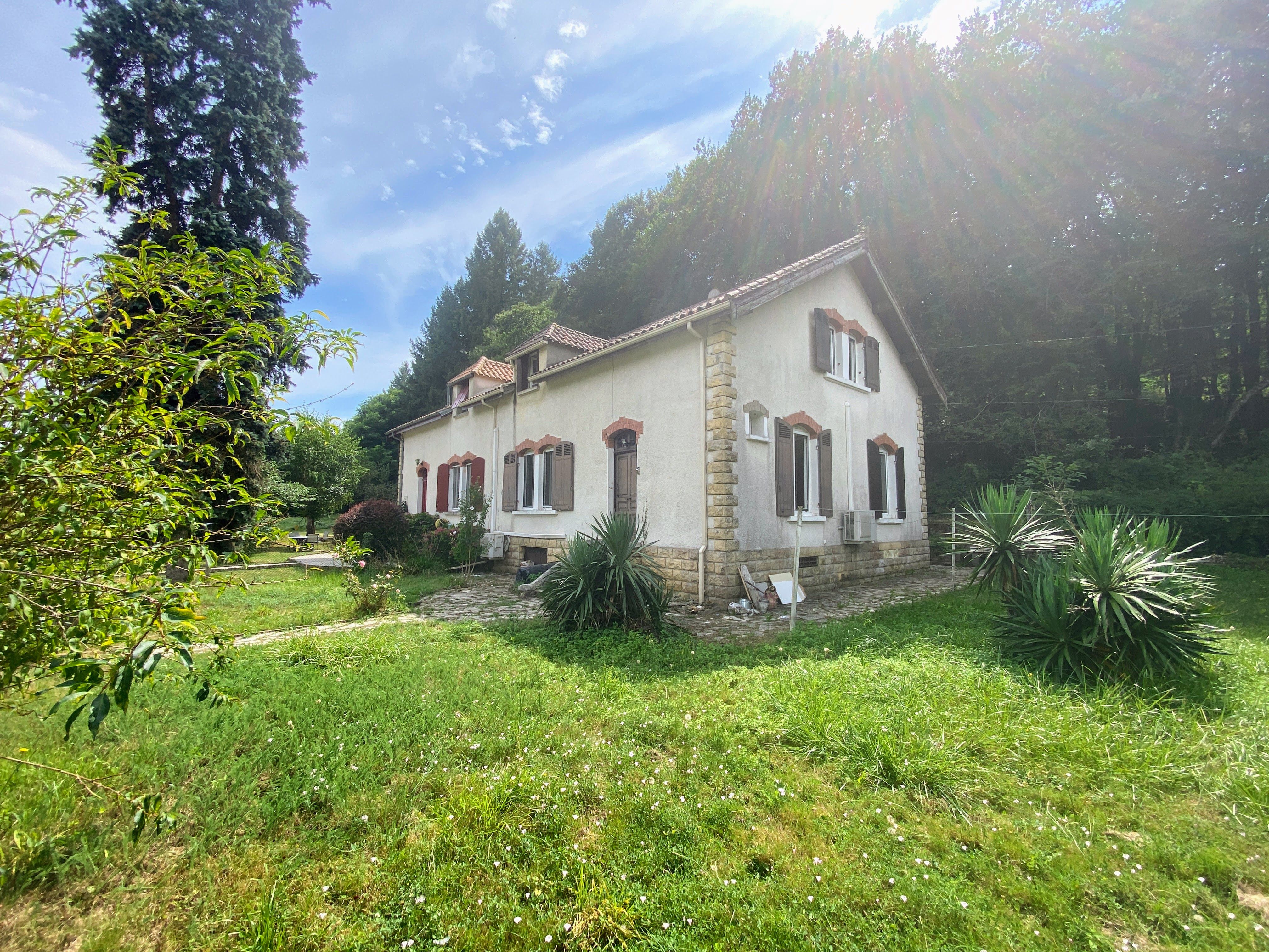 Spacieuse maison familiale des années 20 à Chalagnac