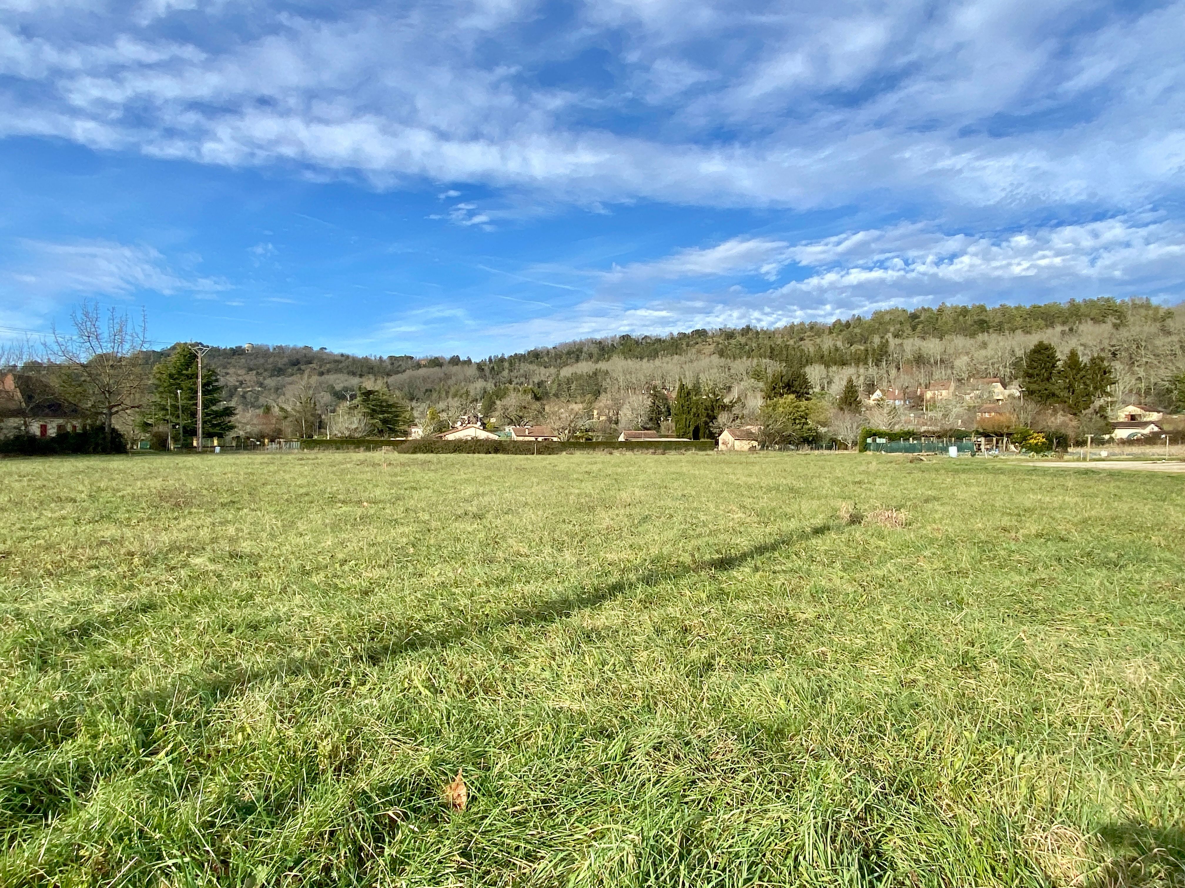 Beau terrain à Trémolat à Chalagnac
