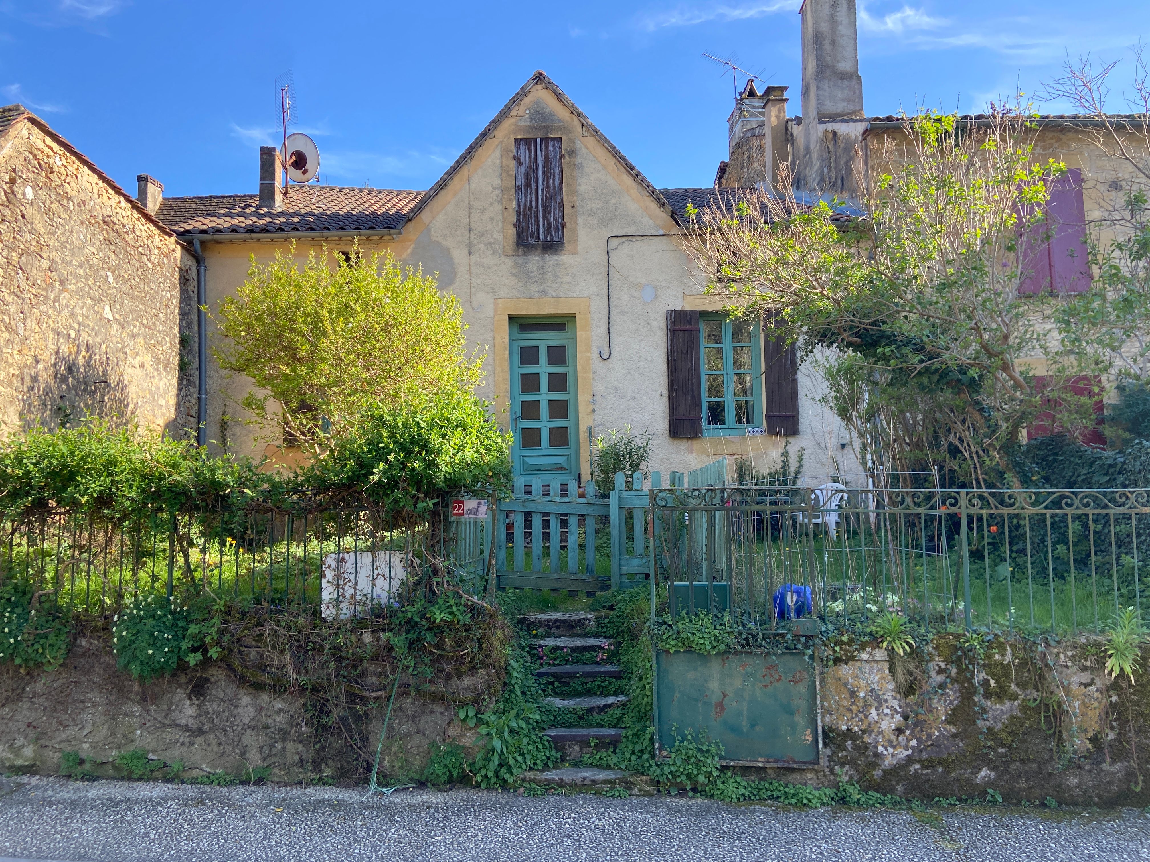 Maison avec commerces à pied à Chalagnac