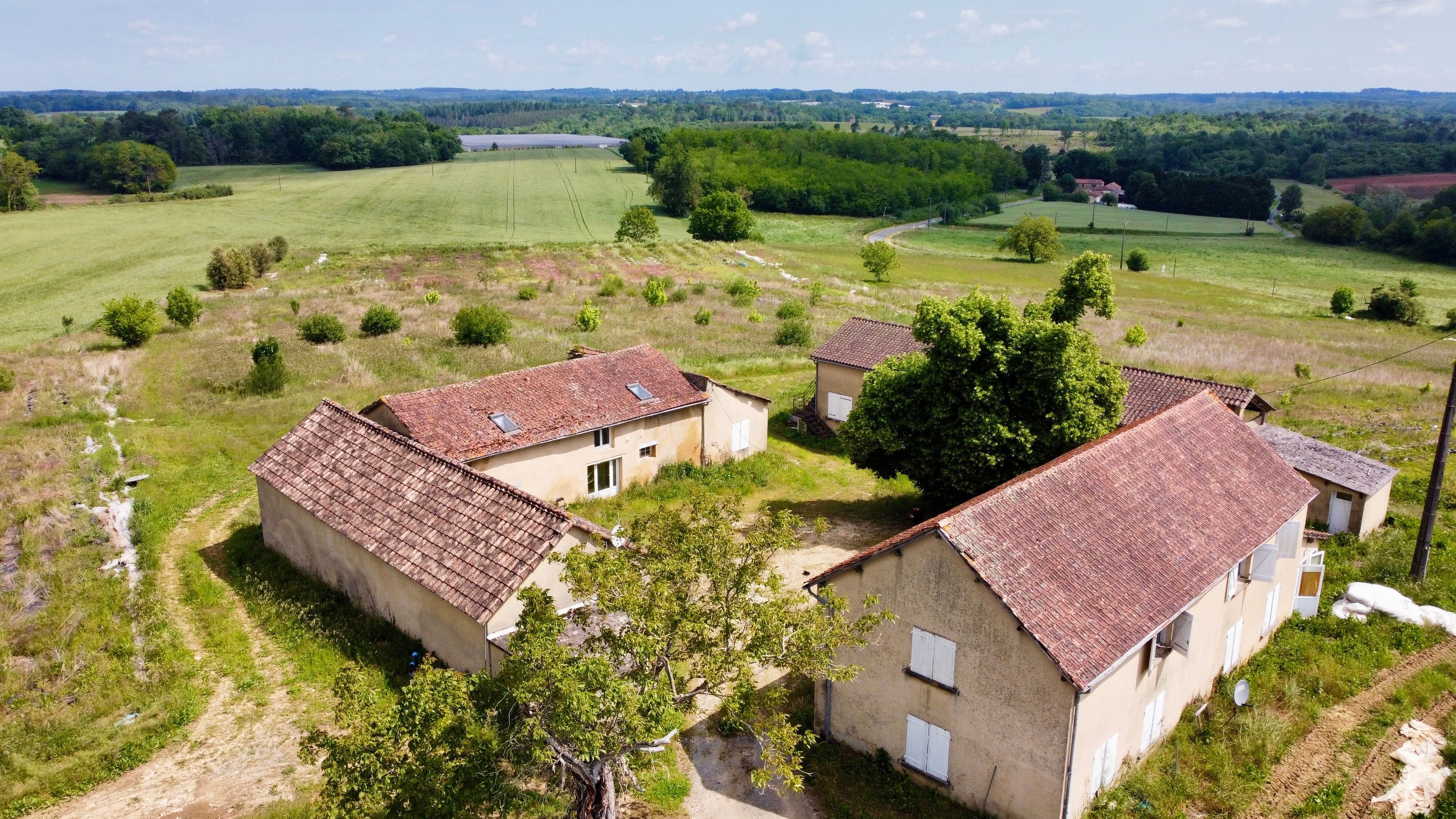 Domaine avec 4 habitations à Val de Louyre et Caudeau