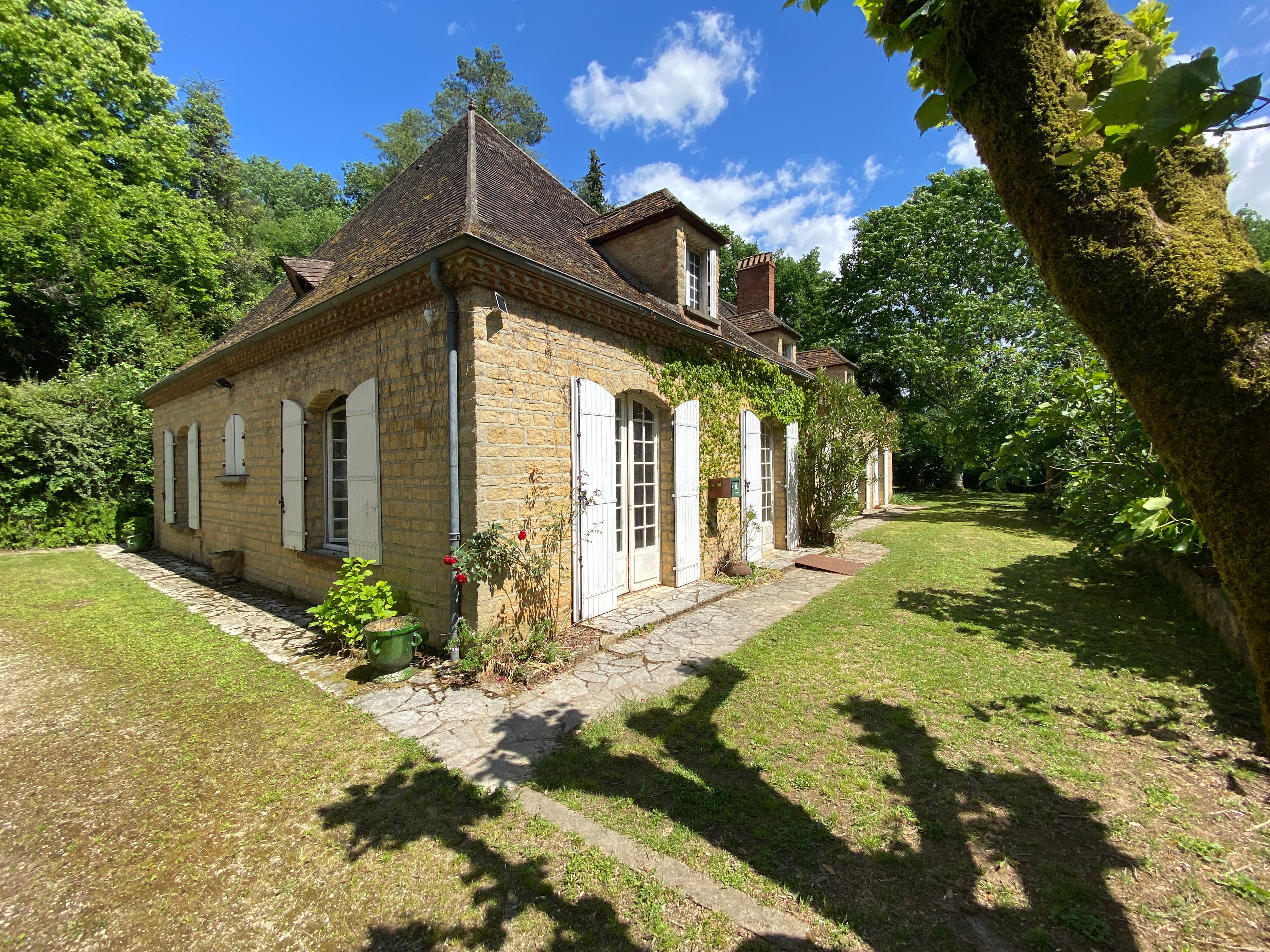 Authentique demeure périgourdine de caractère au cœur de la Dordogne à Chalagnac