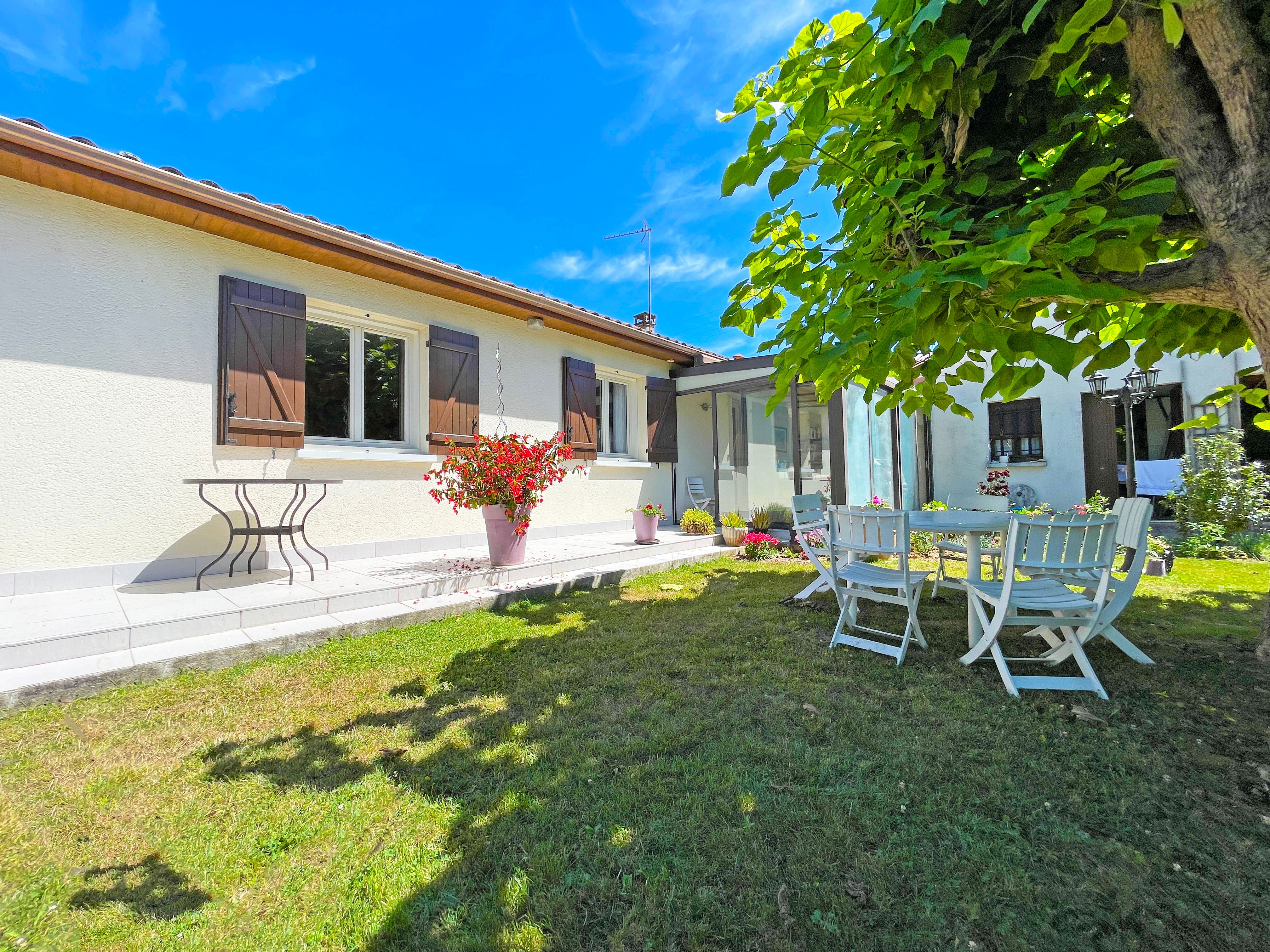 Maison proche commerces à Chalagnac