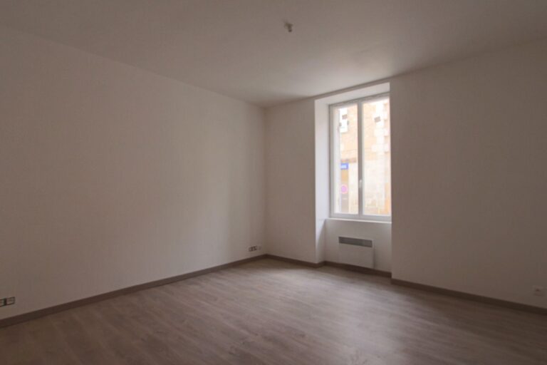 Local commercial 1 pièce 17 m² · à Vergt · 17 m² · 270 €/mois