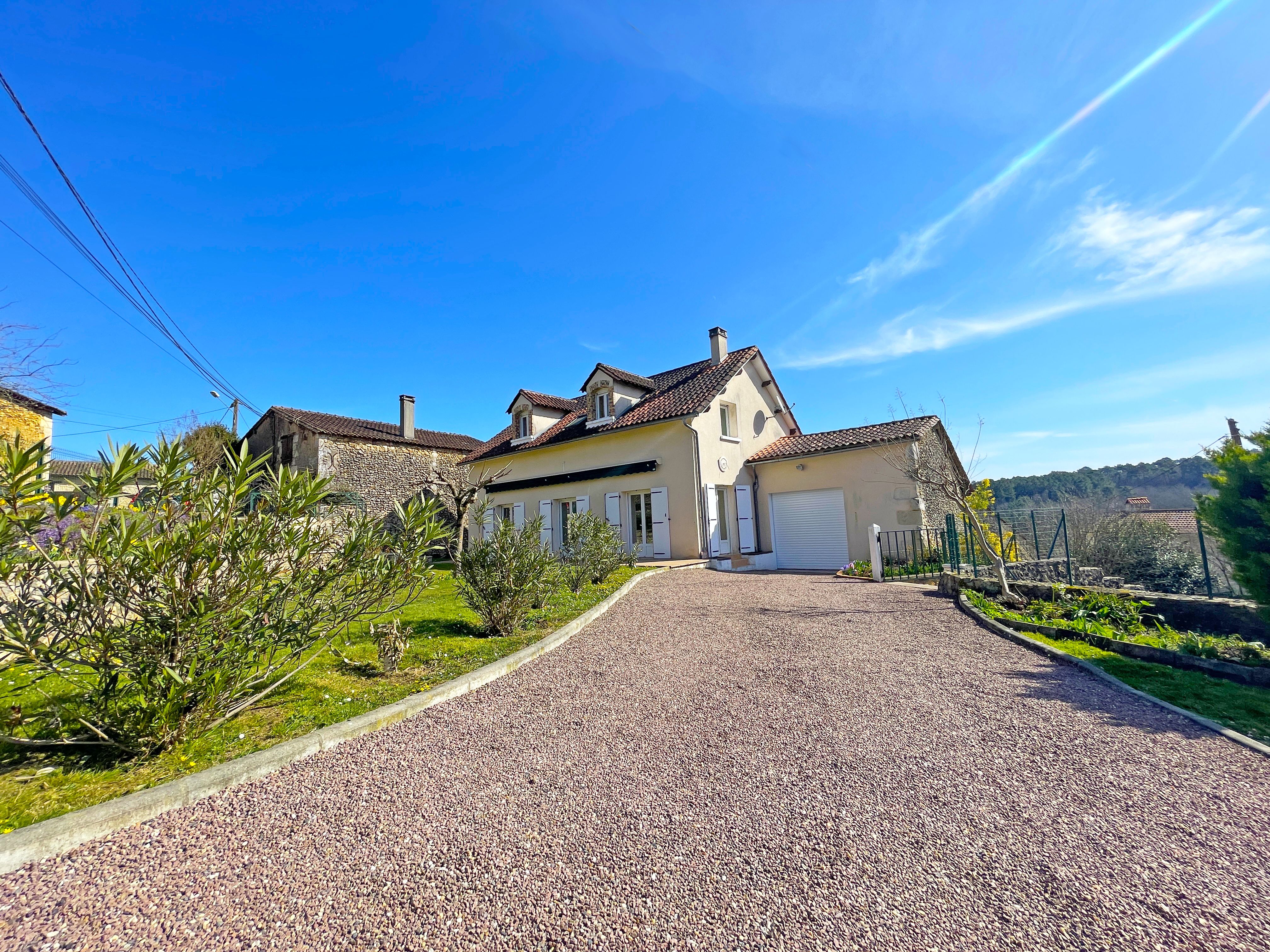 Maison et gite avec vue à Chalagnac