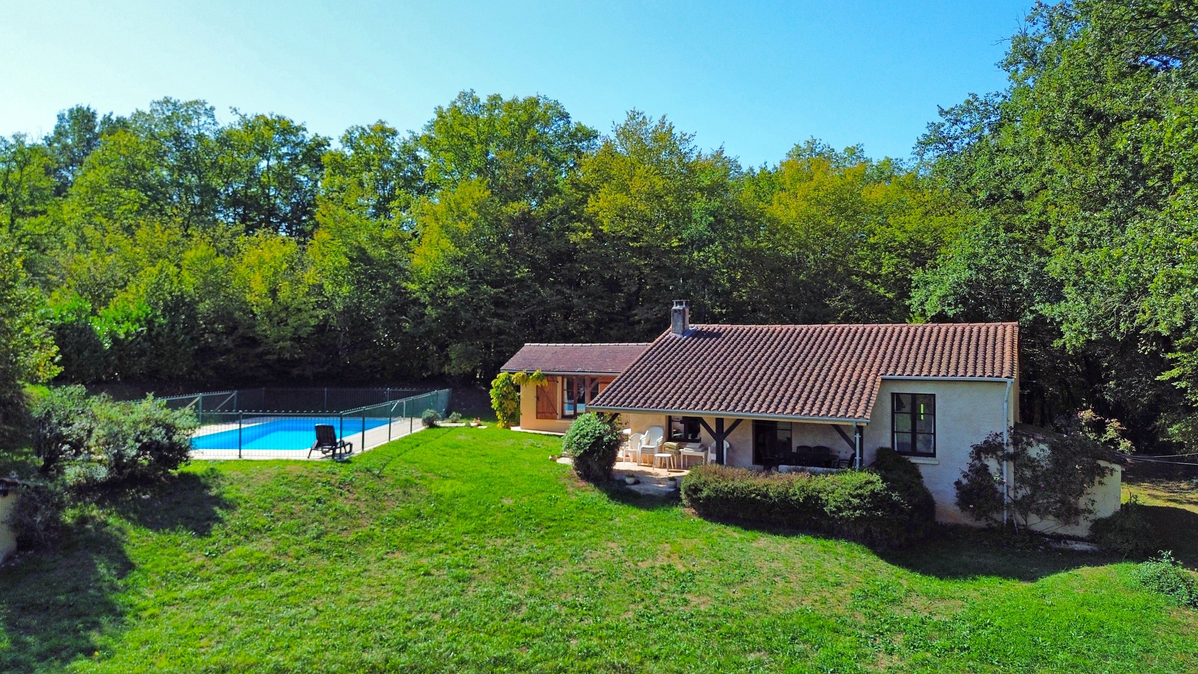 Maison de campagne avec piscine à Chalagnac