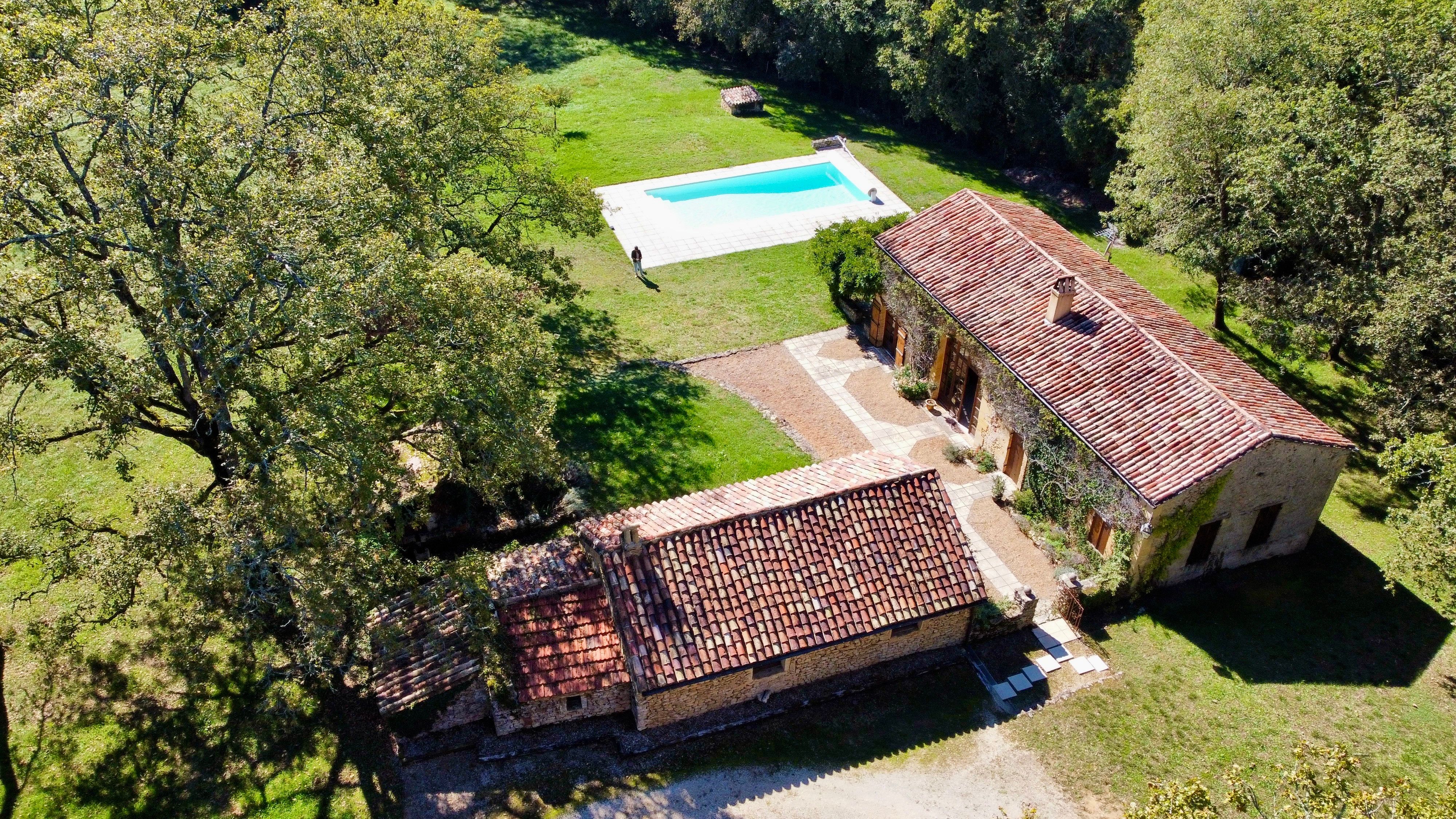 Propriété de charme au cœur de la nature – Sans voisins, avec piscine à Chalagnac