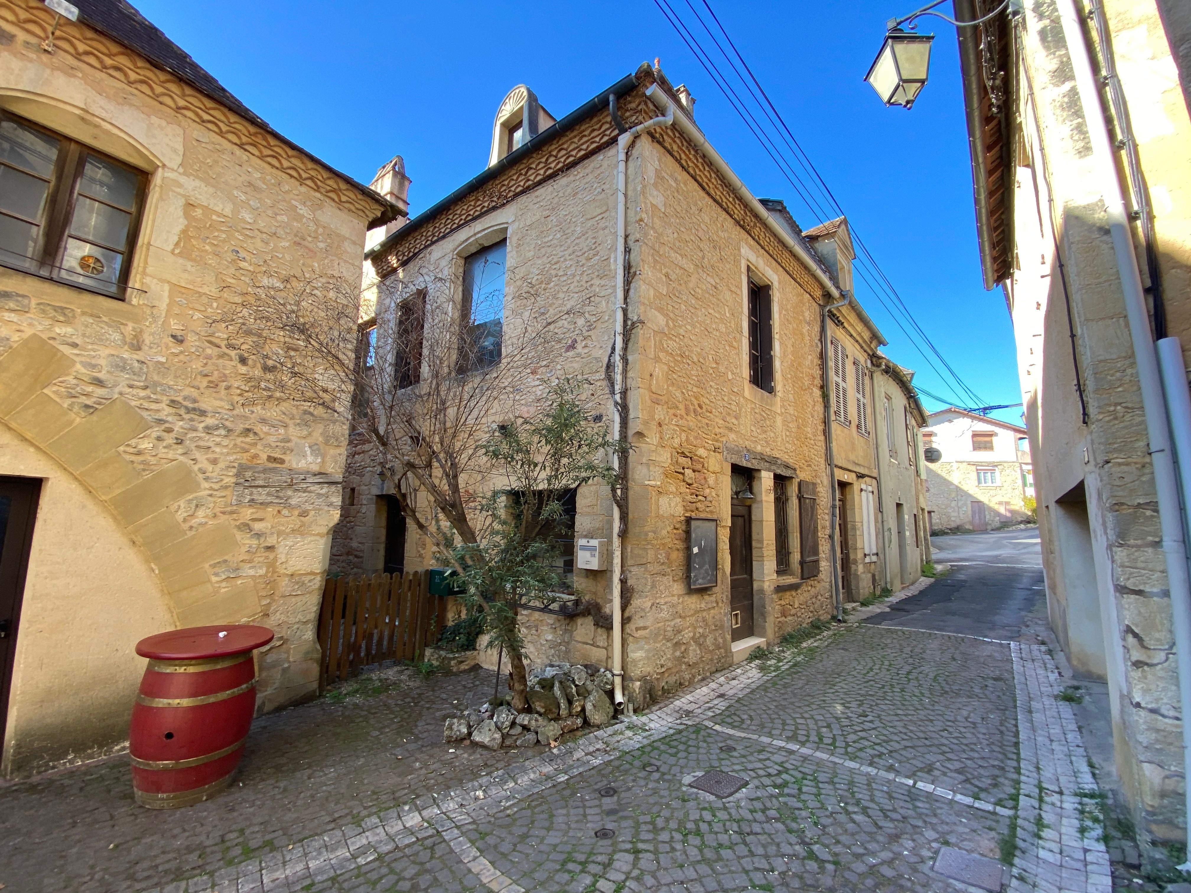 Maison en plein centre du Bugue à Chalagnac