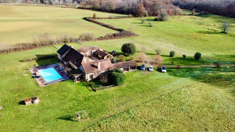 Maison 4 pièces 245 m² · à Val de Louyre et Caudeau · 245 m² · 588 000 €
