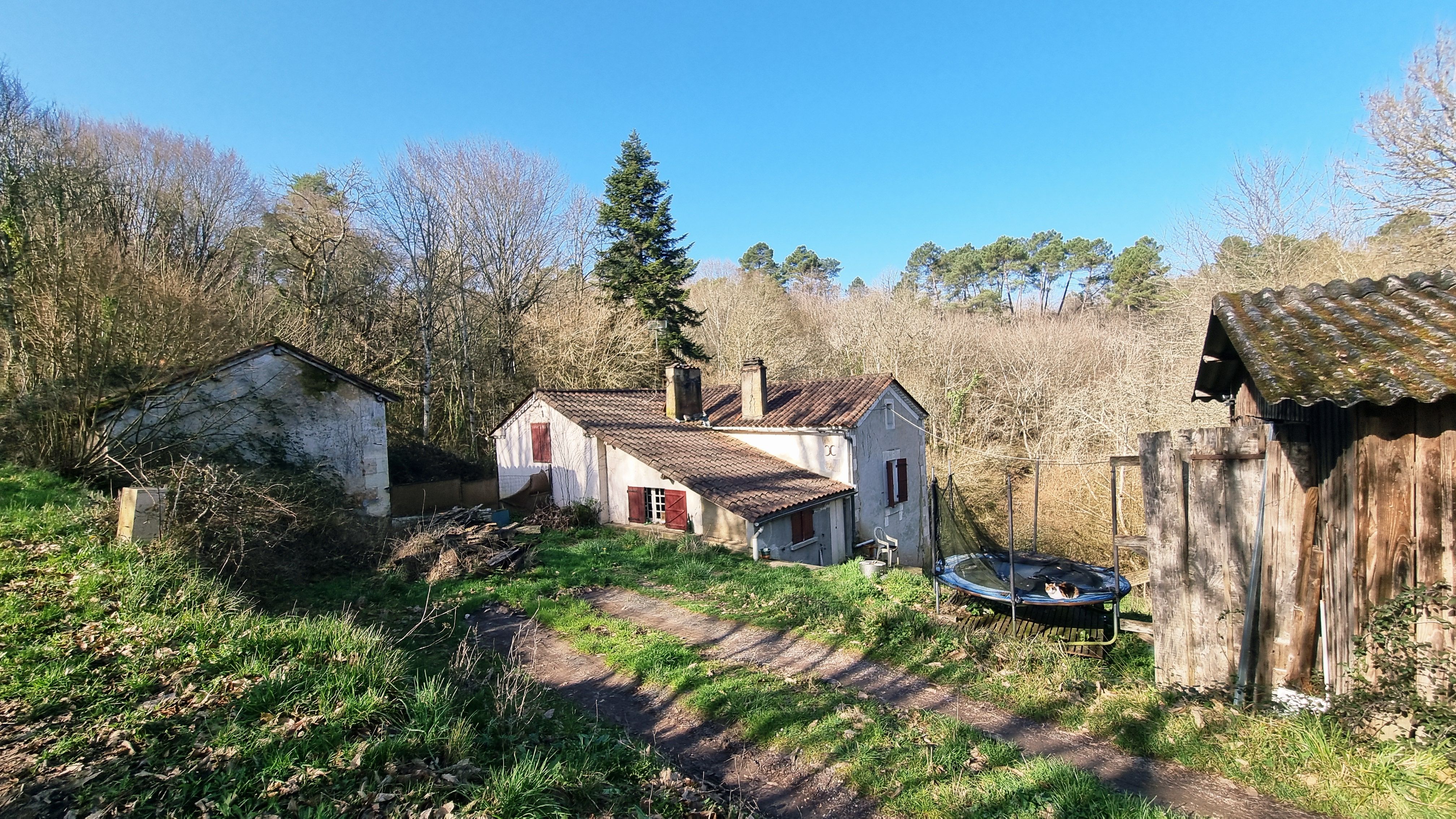 Maison en pierre à Grun-Bordas