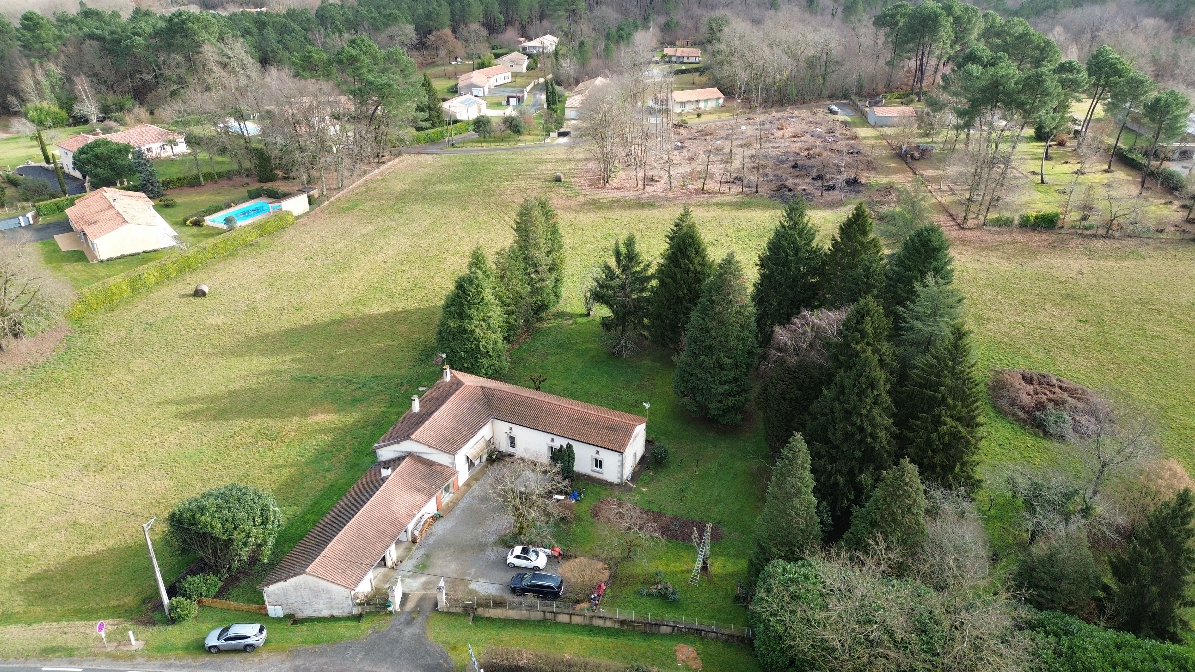 Deux maisons sur 1.7 hectare à Chalagnac