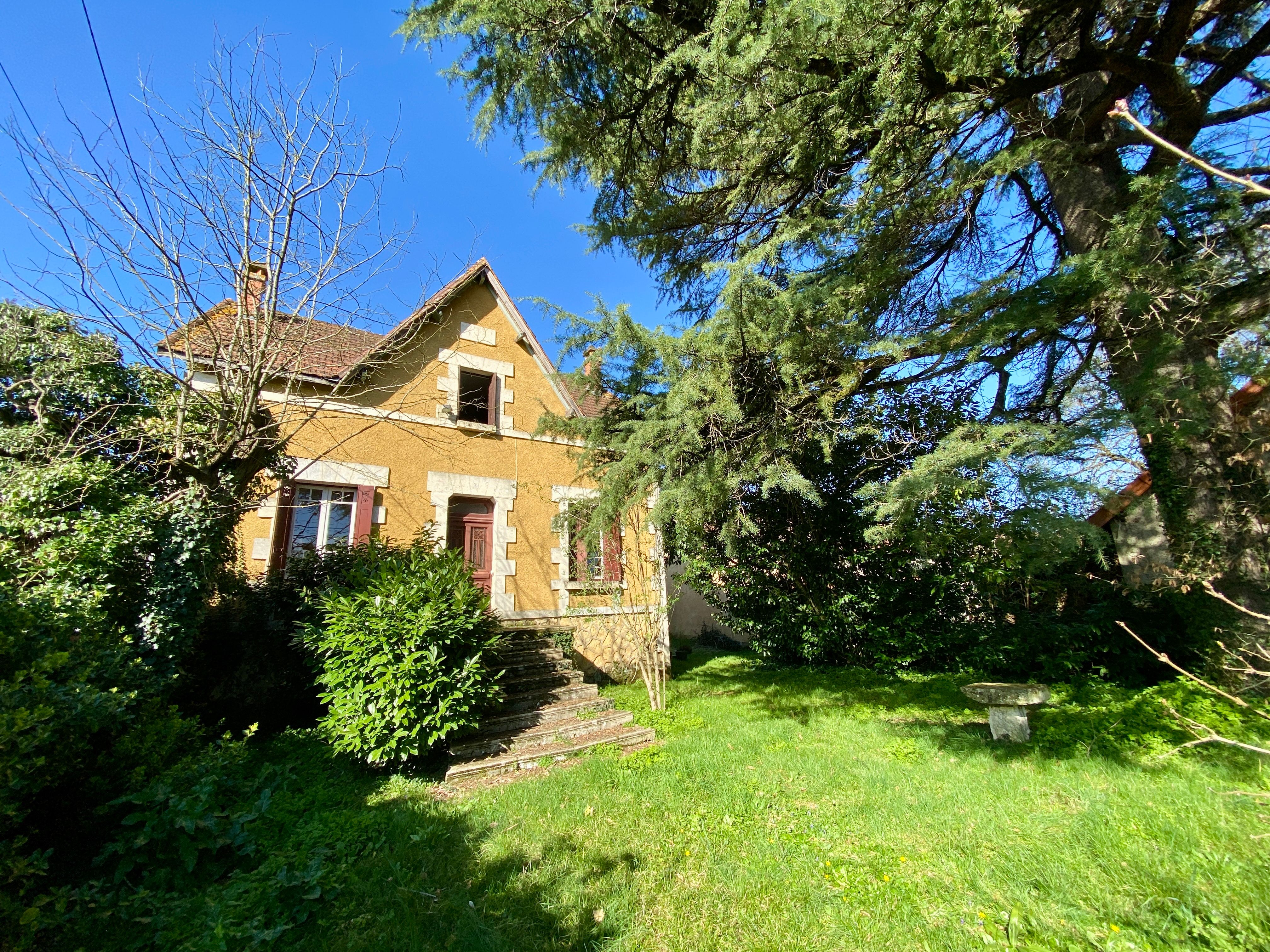 Maison à rénover, joli potentiel ! à Chalagnac
