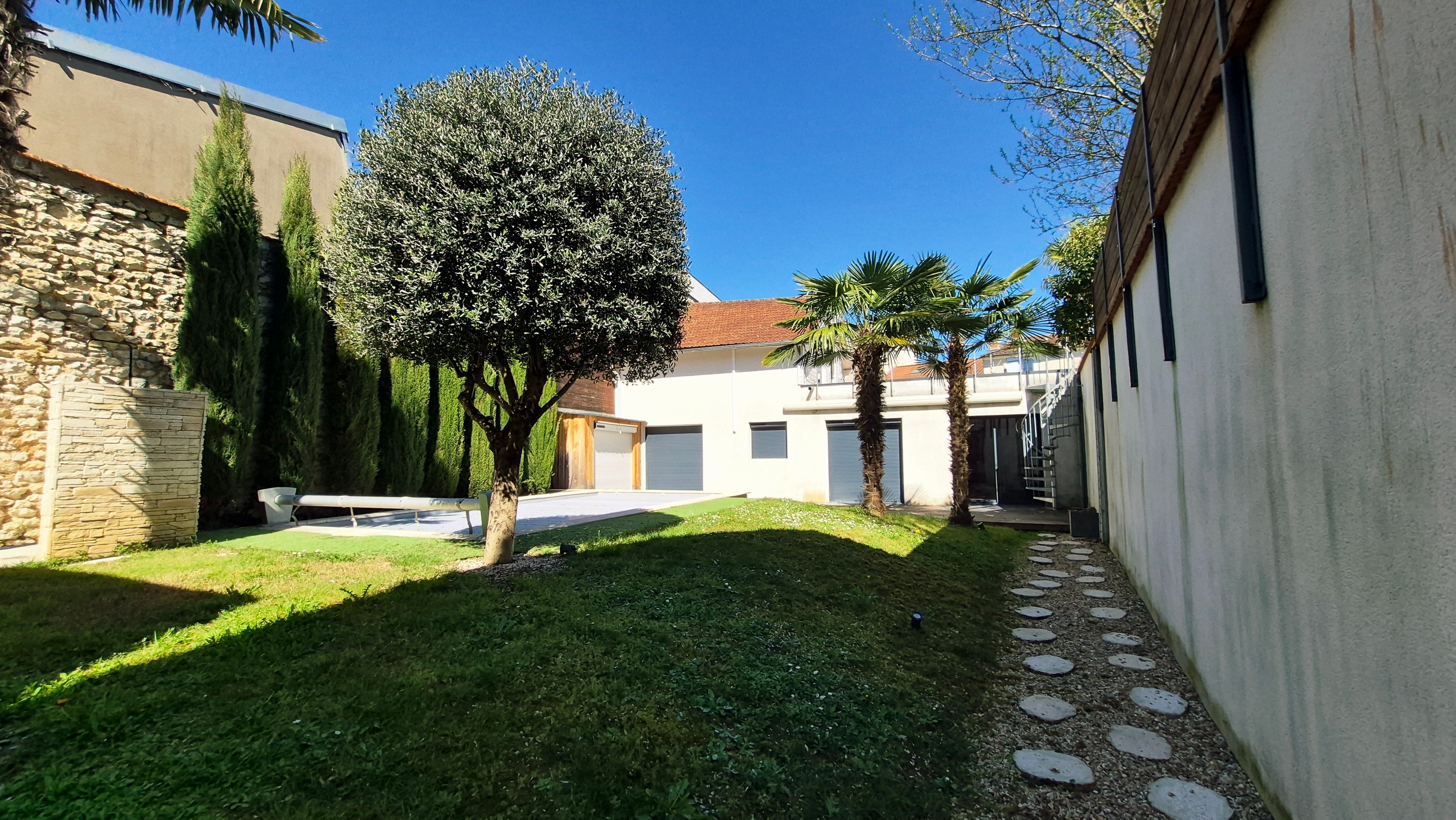 Maison Périgueux-centre avec piscine sans vis à vis à Chalagnac