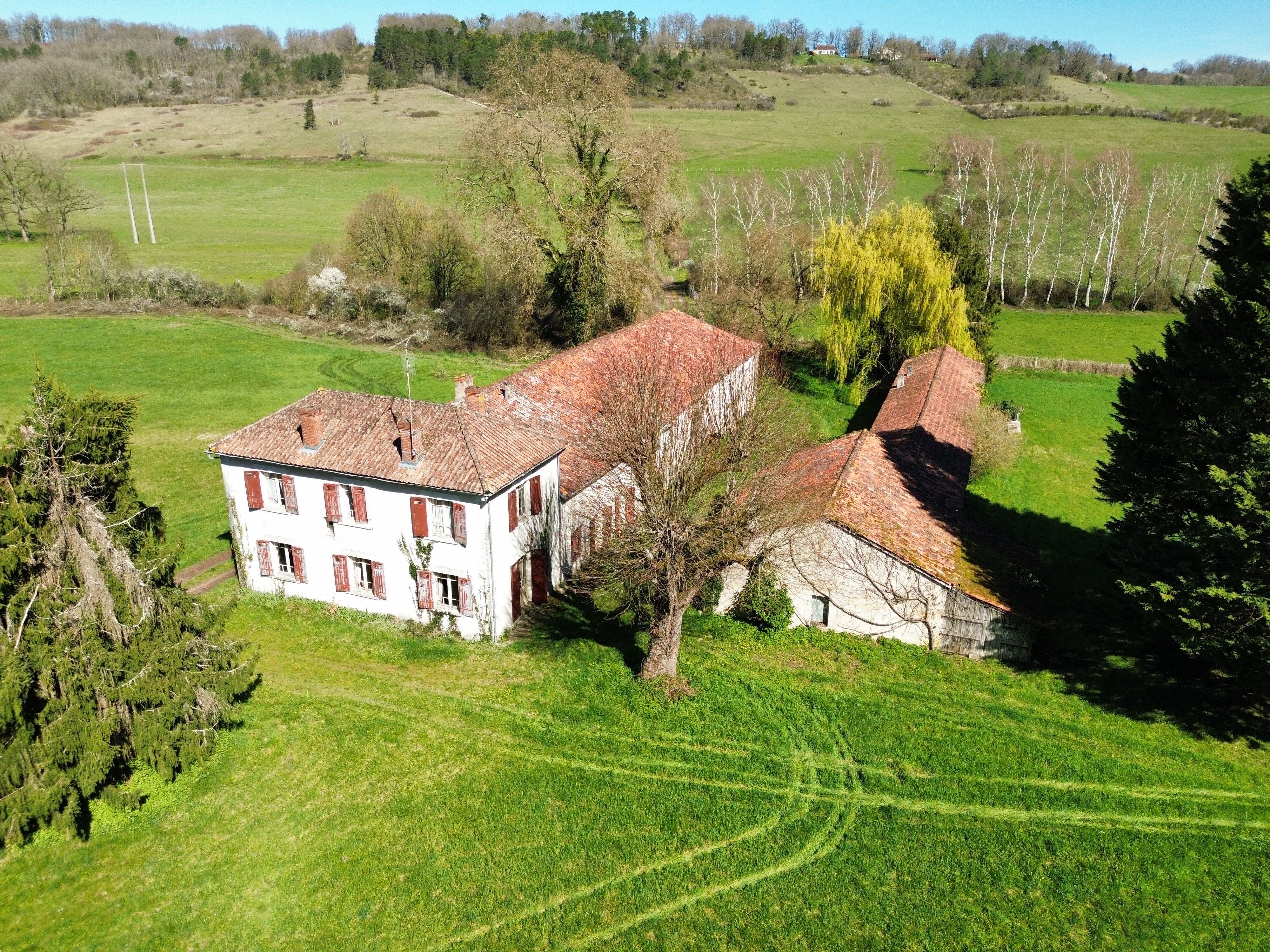 Maison à rénover proche vergt à Vergt