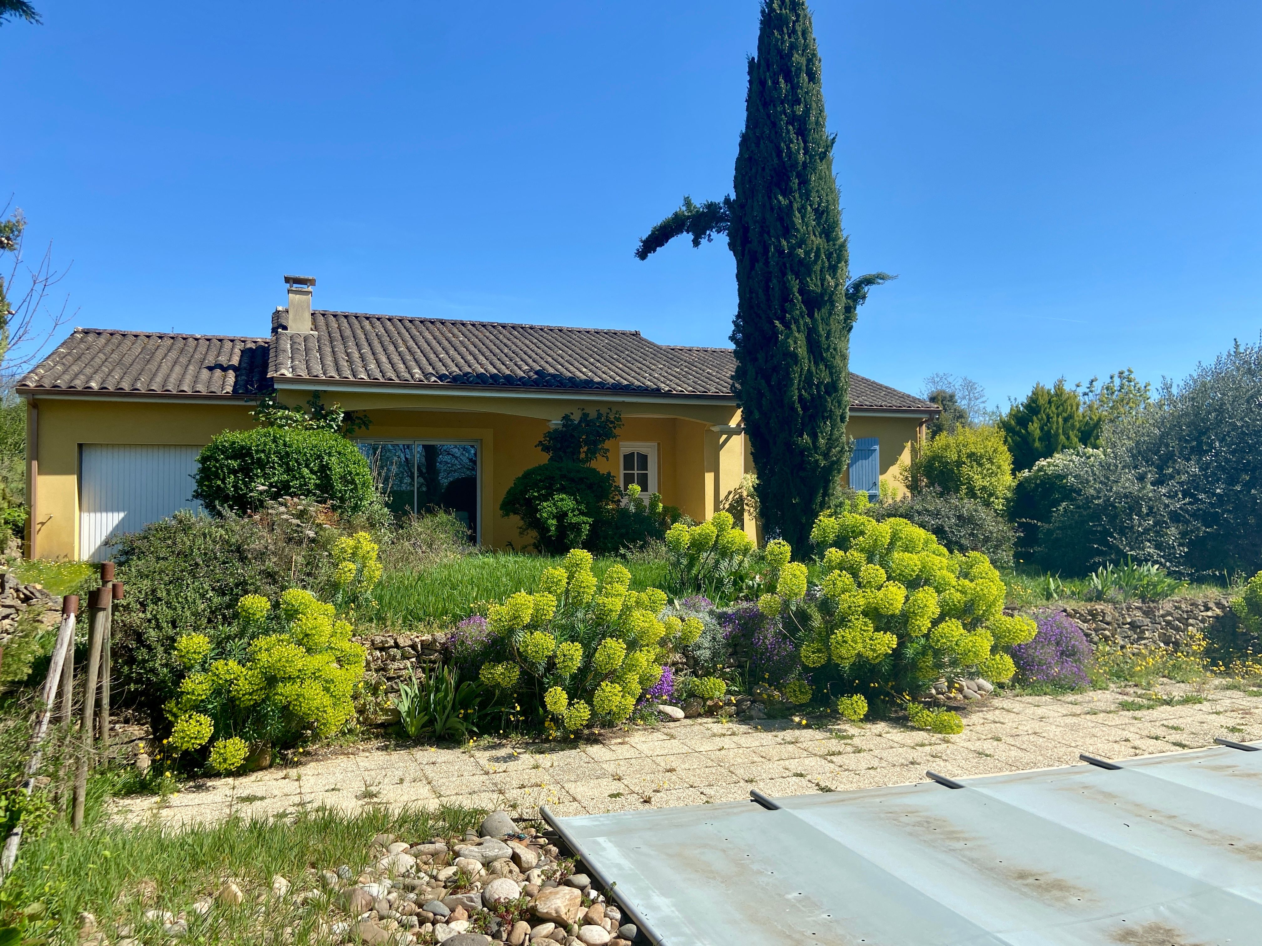 Maison de plain-pied avec piscine proche du Bugue à Chalagnac