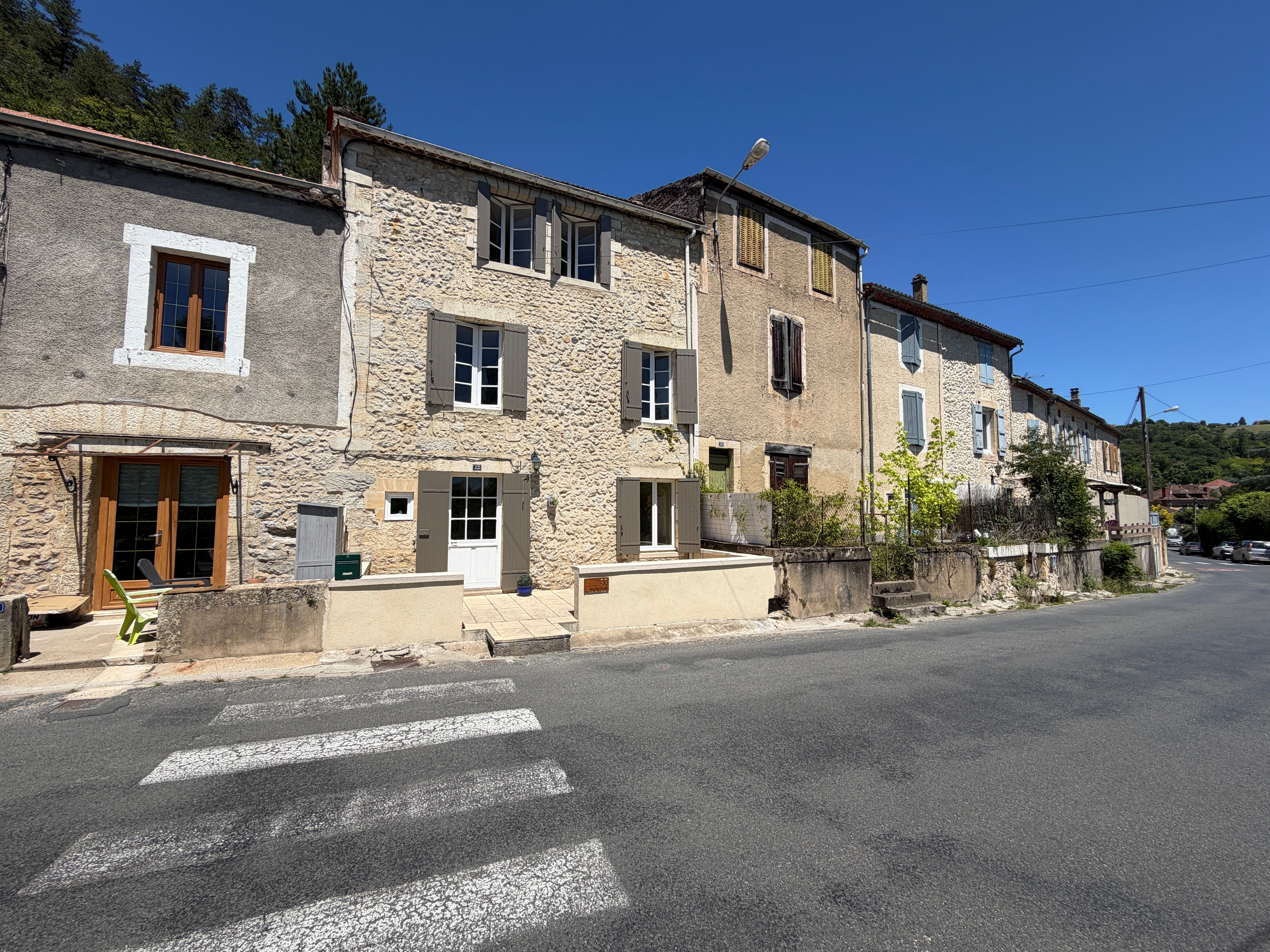 Vue sur la Vézère, terrasse plein sud et fort potentiel locatif au cœur du Périgord Noir à Chalagnac
