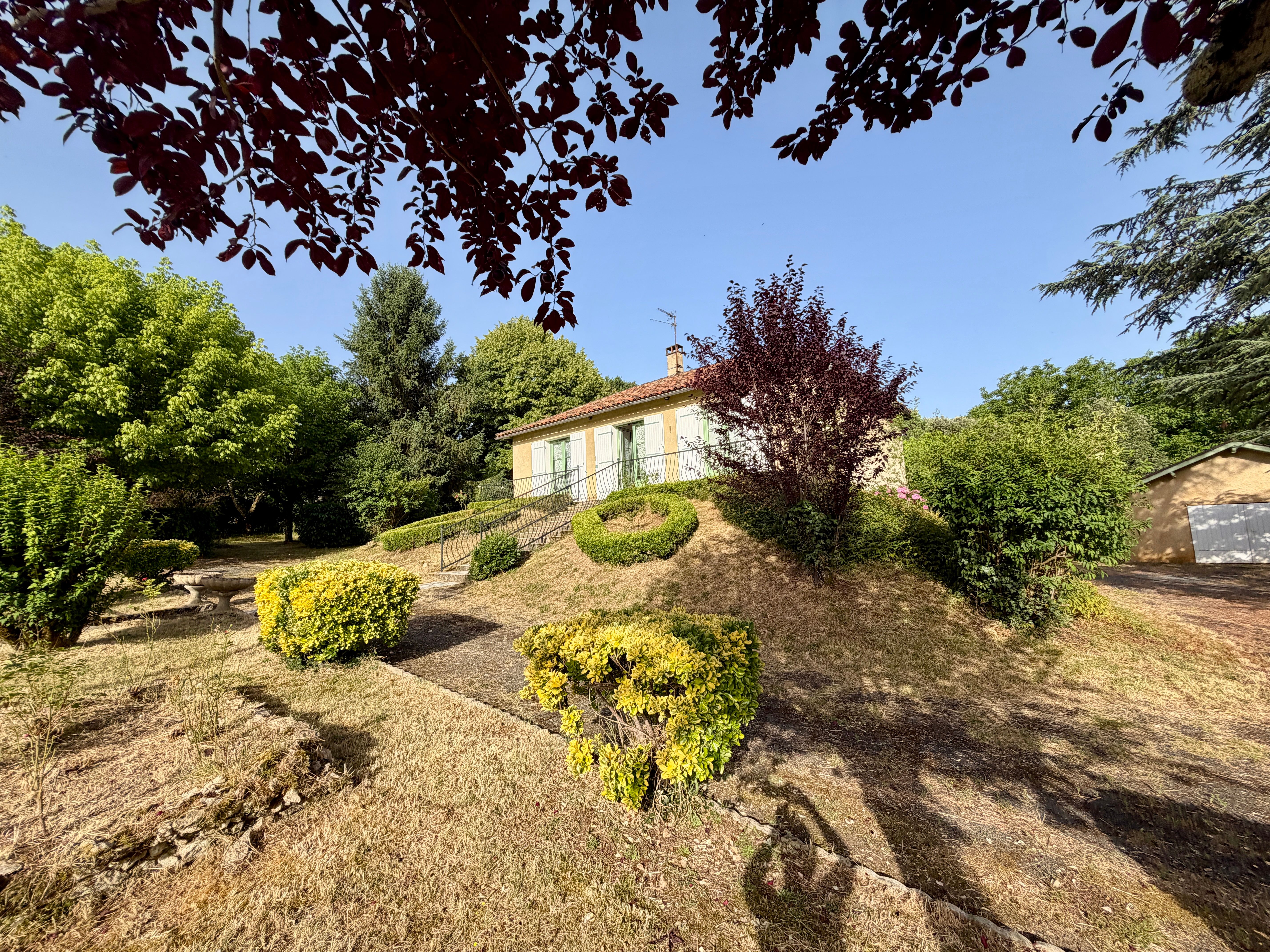 Maison à pied du centre de Sainte-Alvère à Val de Louyre et Caudeau