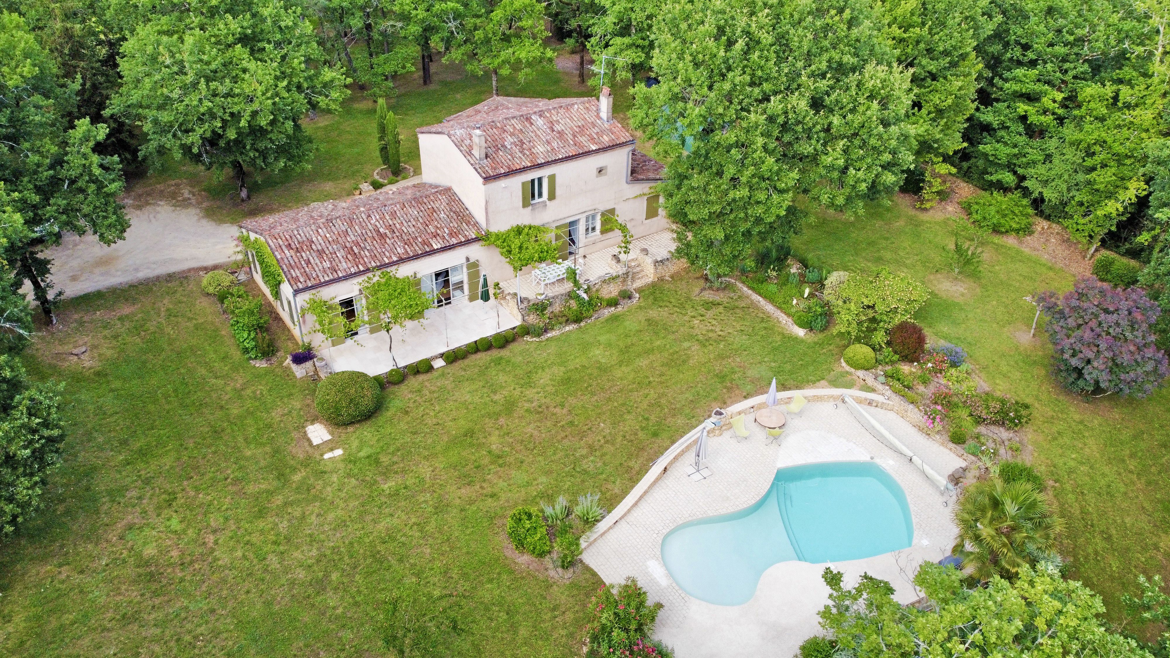 Maison contemporaine dans un environnement privilégié à Val de Louyre et Caudeau