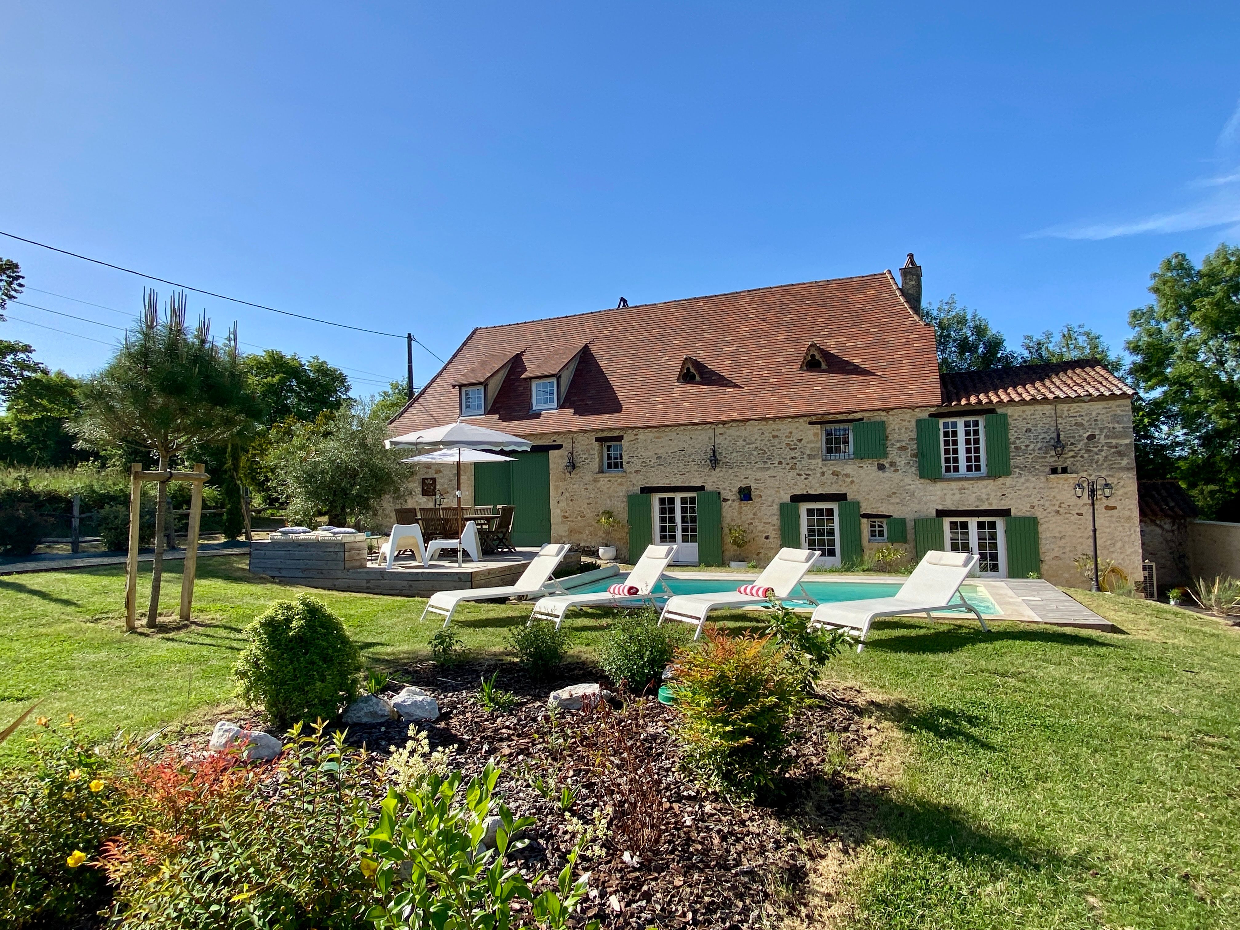 Coup de cœur assuré pour cette propriété de charme avec piscine à Val de Louyre et Caudeau