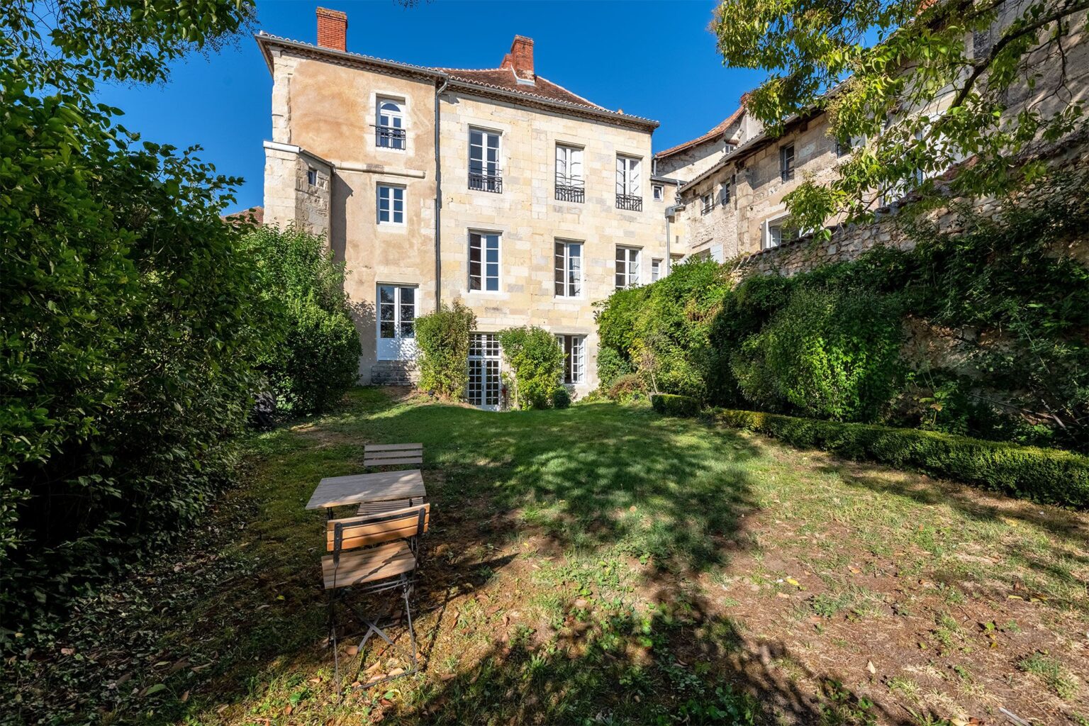 Maison 527 m² · à Périgueux · 527 m² · 1 190 000 €